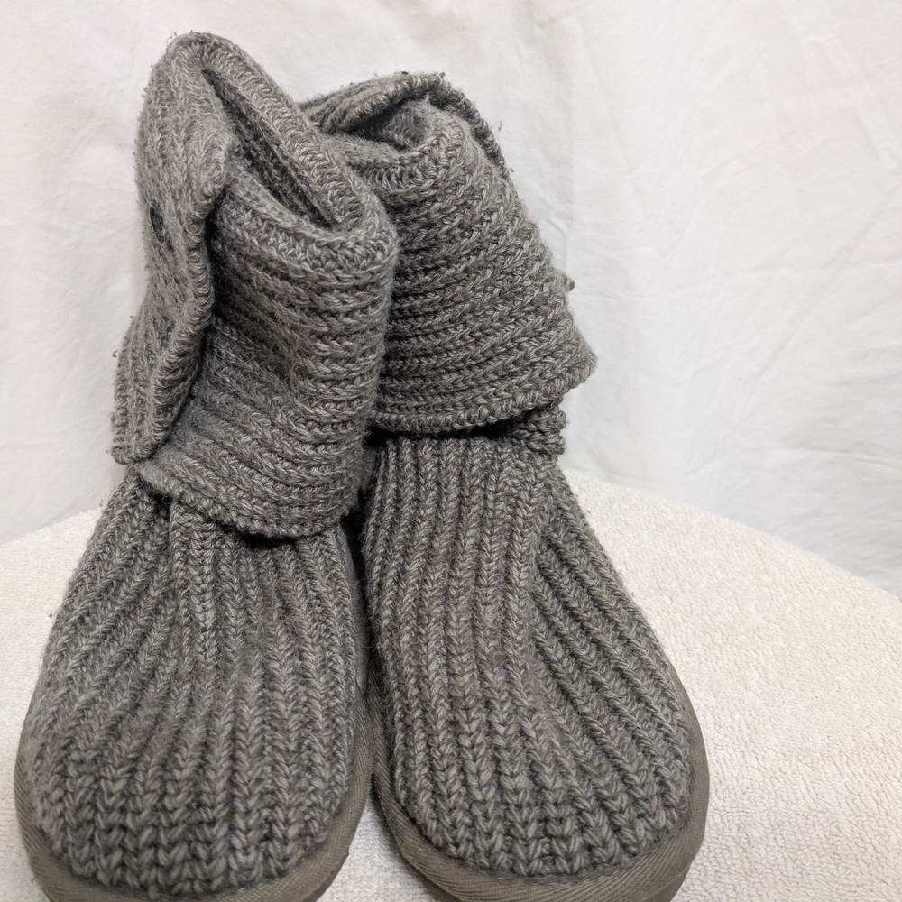 UGG Classic Cardy Knit Boots Gray Women’s 5.5 / Youth 4 Button Tall Cozy